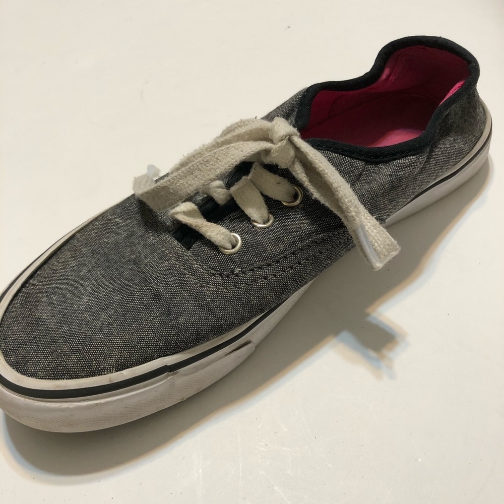 Levi’s women’s lace- up shoes sneakers Sz 8